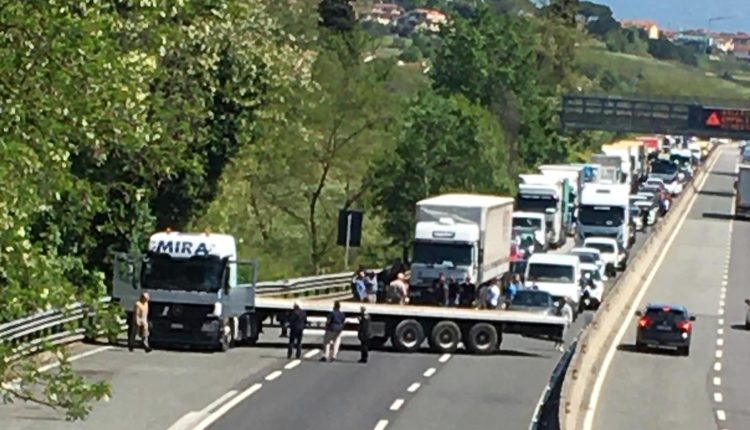 Ultim Ora Traffico Totalmente Bloccato Causa Incidente In Fi Pi Li